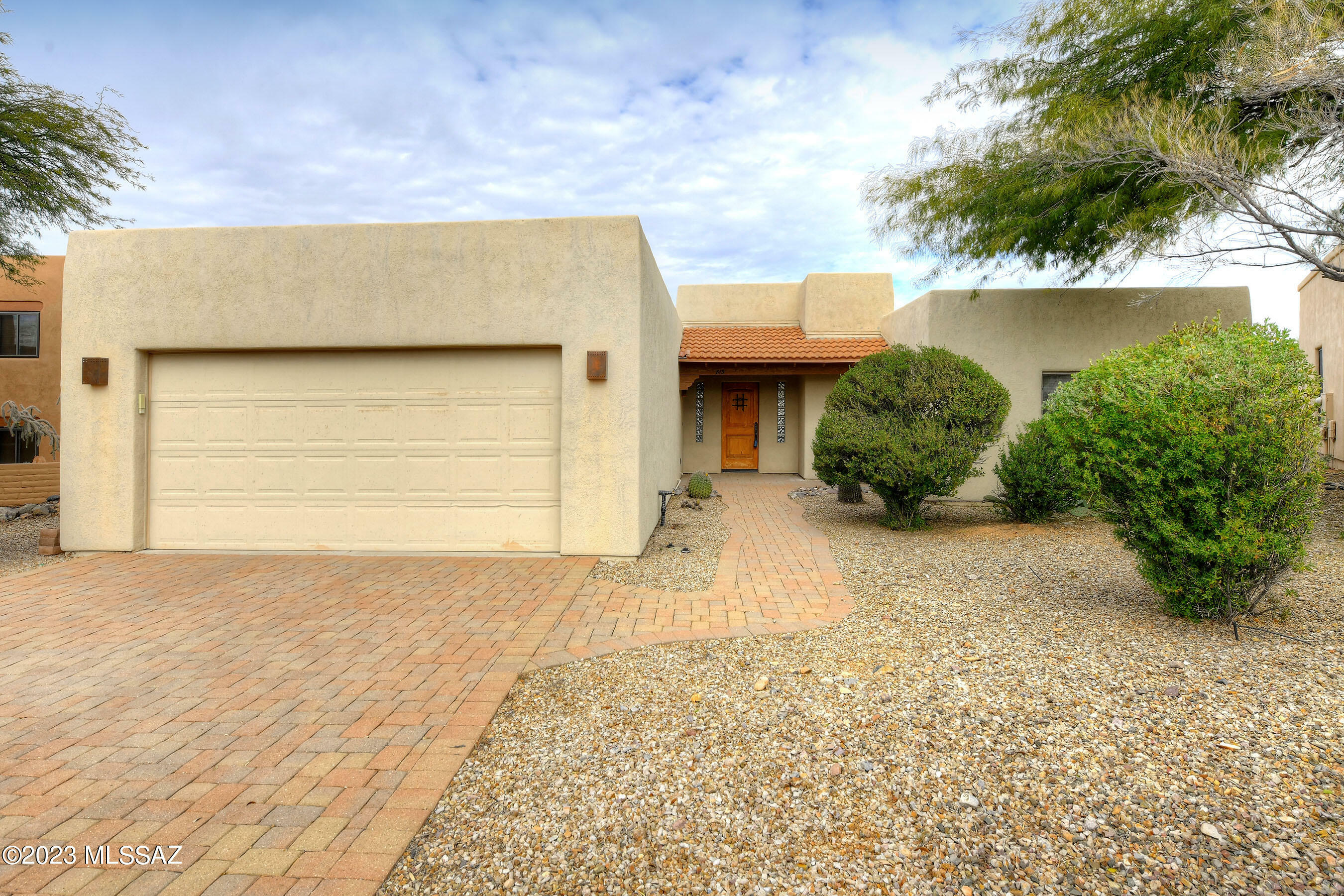 Property Photo:  813 E Josephine Canyon Drive  AZ 85614 