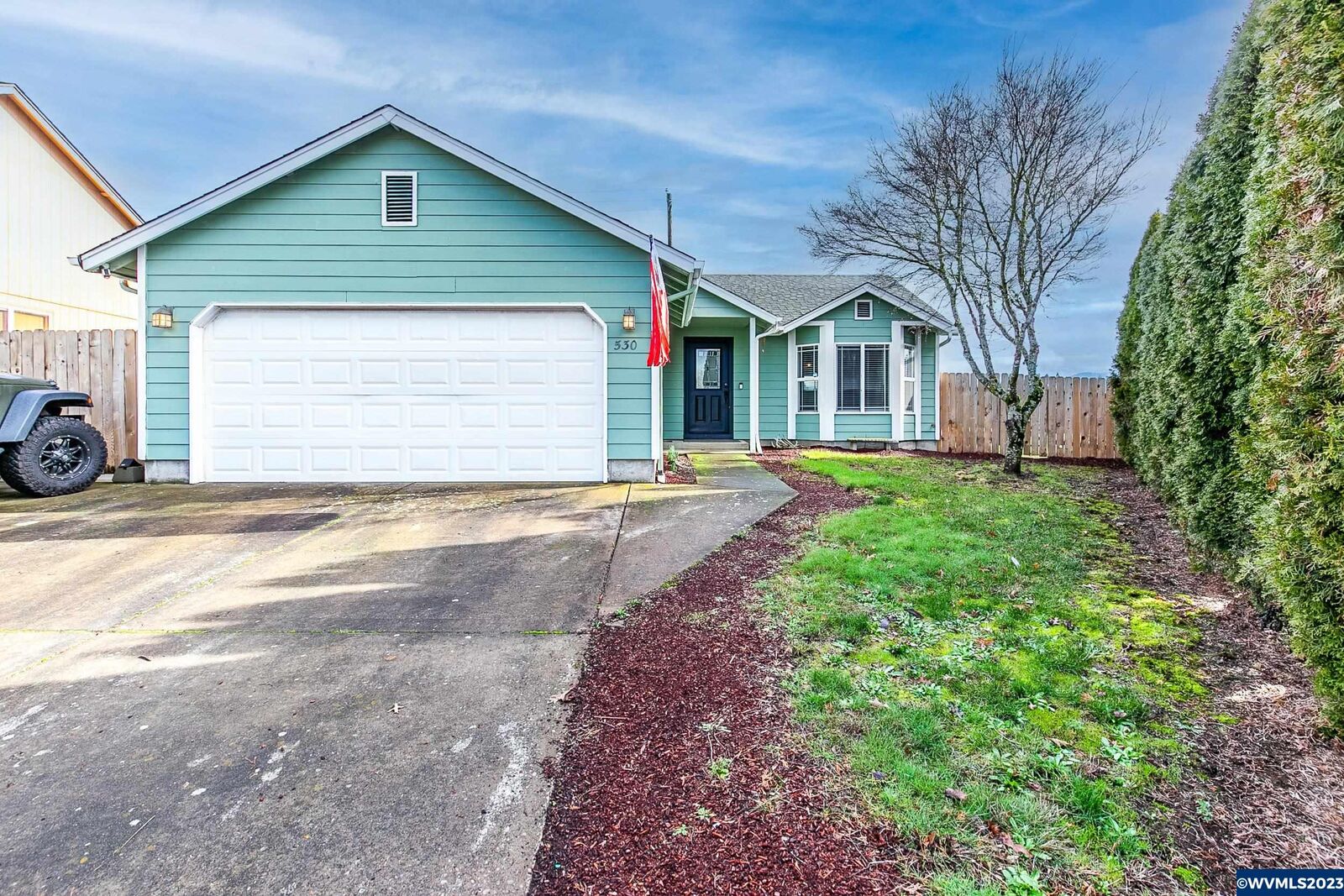 Property Photo: 530 Spruce Ct OR 97426