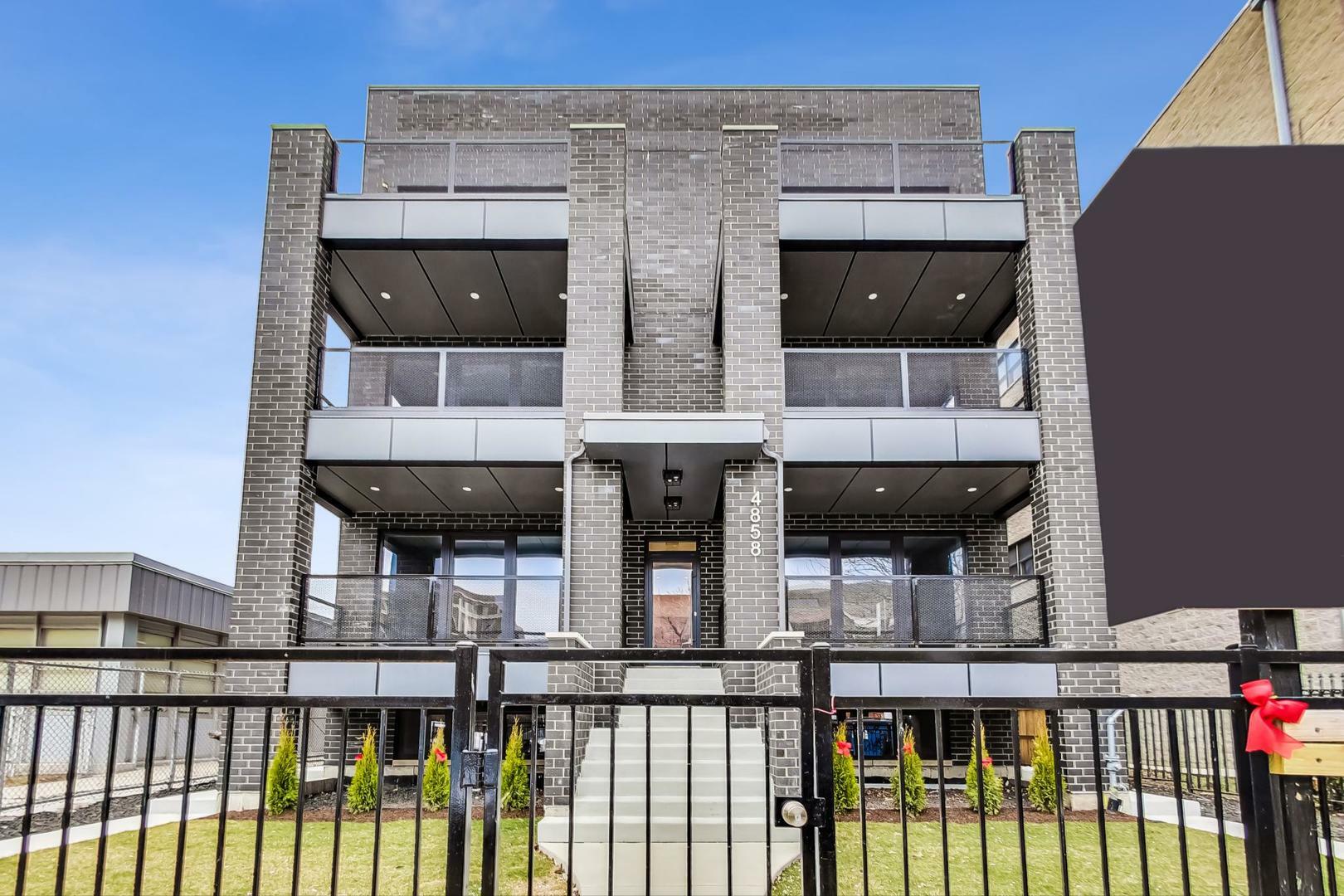 Property Photo: 4858 N Kenmore Avenue 1N IL 60640