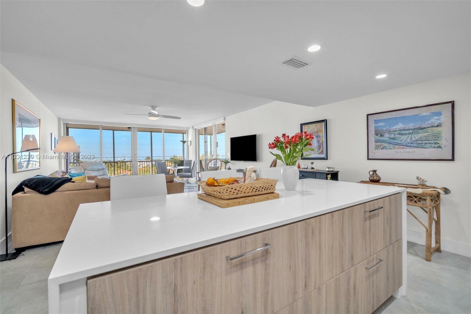 Property Photo:  150 Ocean Lane Dr 9D  FL 33149 