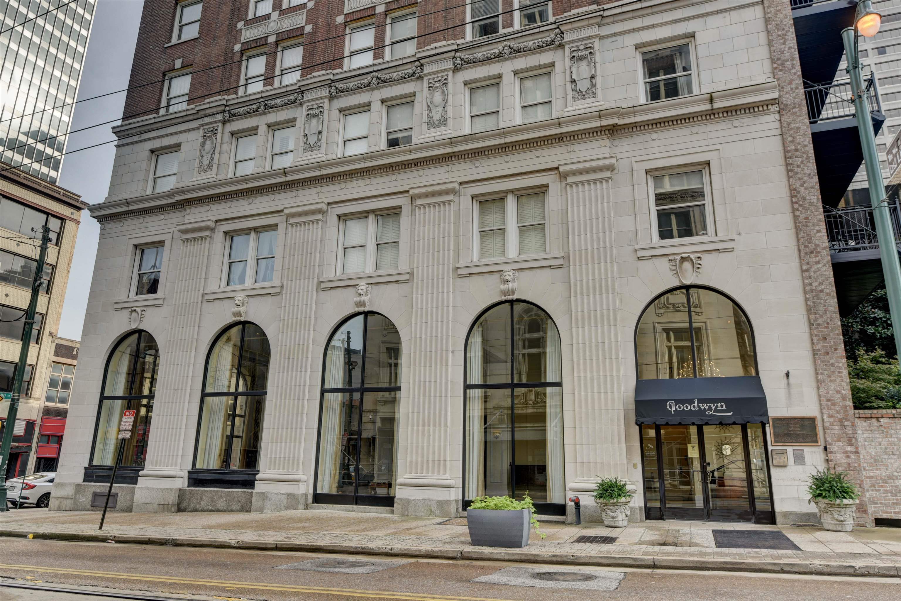 Property Photo: 127 Madison Ave 802 TN 38103