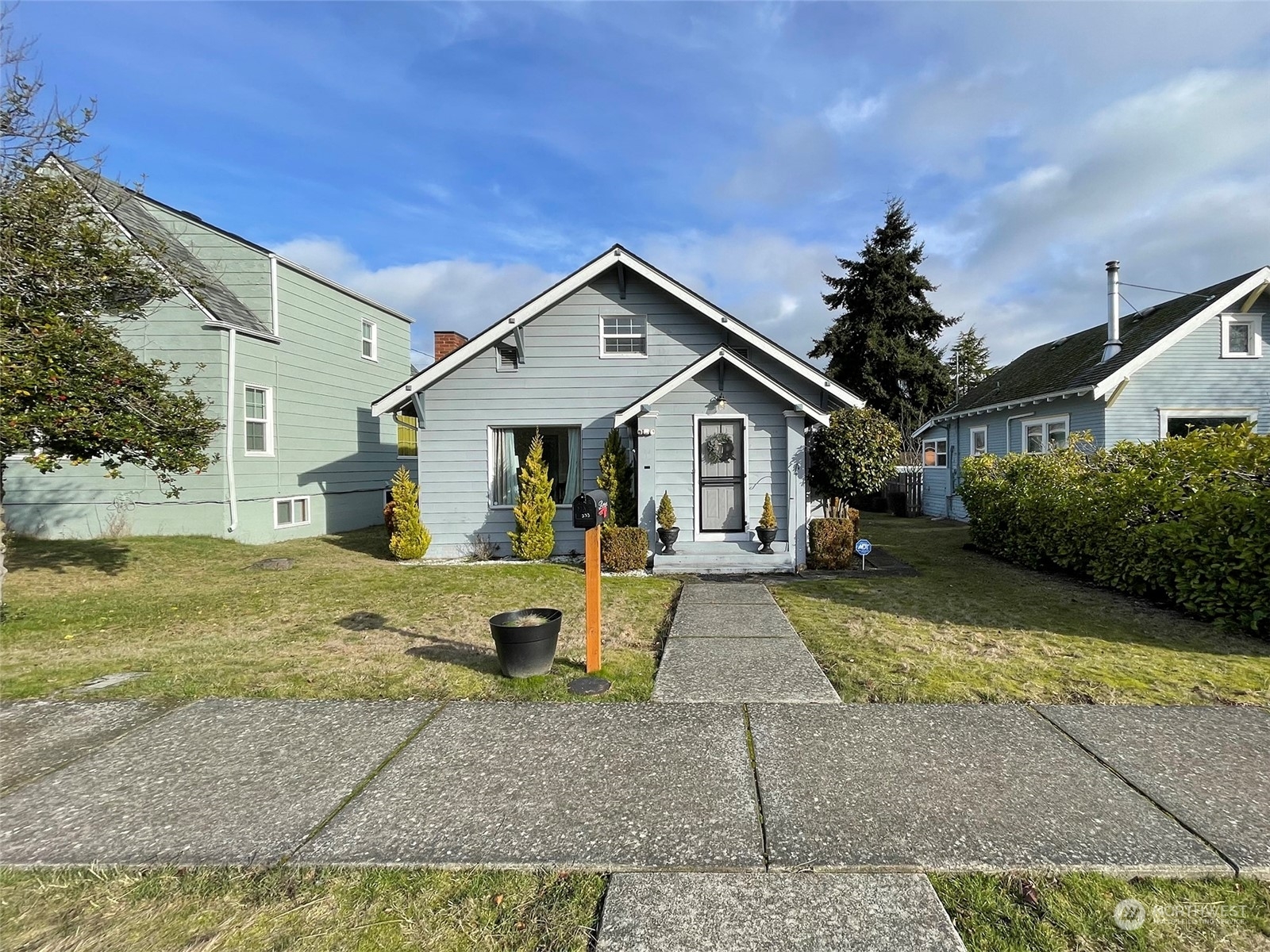 Property Photo:  233 W 11th Street  WA 98362 