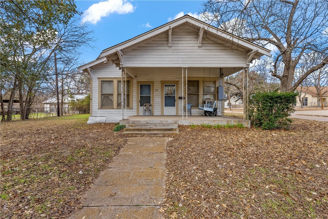 Property Photo:  517 Walker Street  TX 76661 