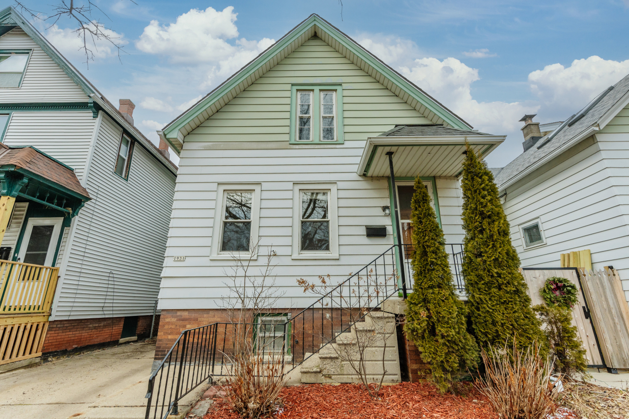 Property Photo:  1931 N Bartlett Ave  WI 53202 