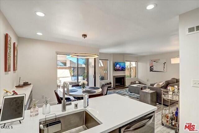Property Photo: 100 Hurlbut Street 20 CA 91105