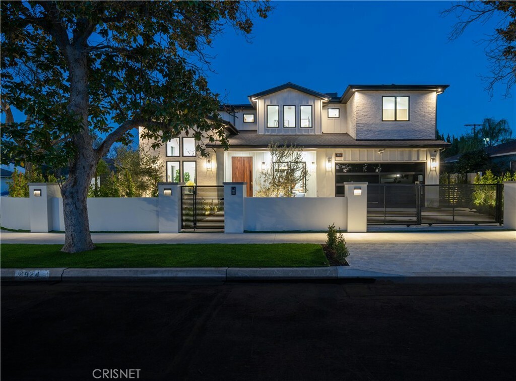 Property Photo: 4924 Ventura Canyon Avenue CA 91423