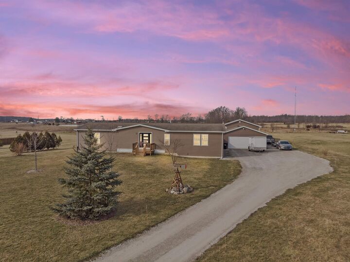 6396 Cr 27  Auburn IN 46706 photo