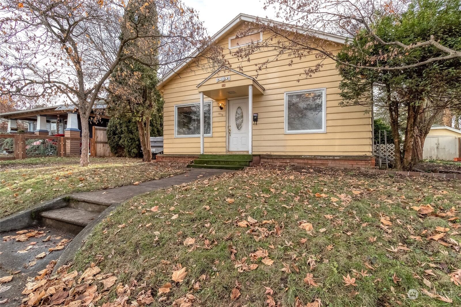 Property Photo: 1310 E Alder Street WA 99362