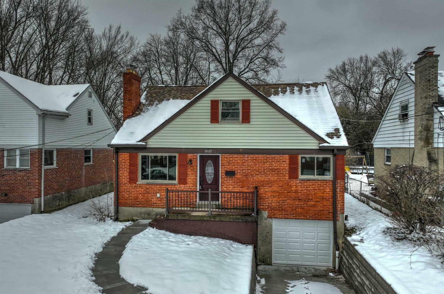 Property Photo: 3937 S Fordham Pl OH 45213