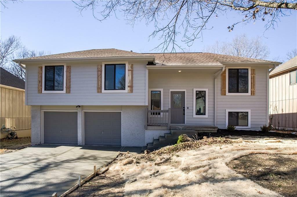 Property Photo: 14508 Saint Andrews Drive MO 64030