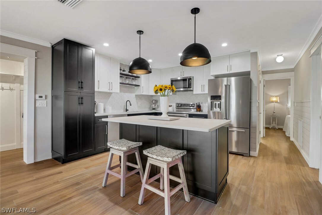 Property Photo: 2574 Bayshore Drive FL 33993