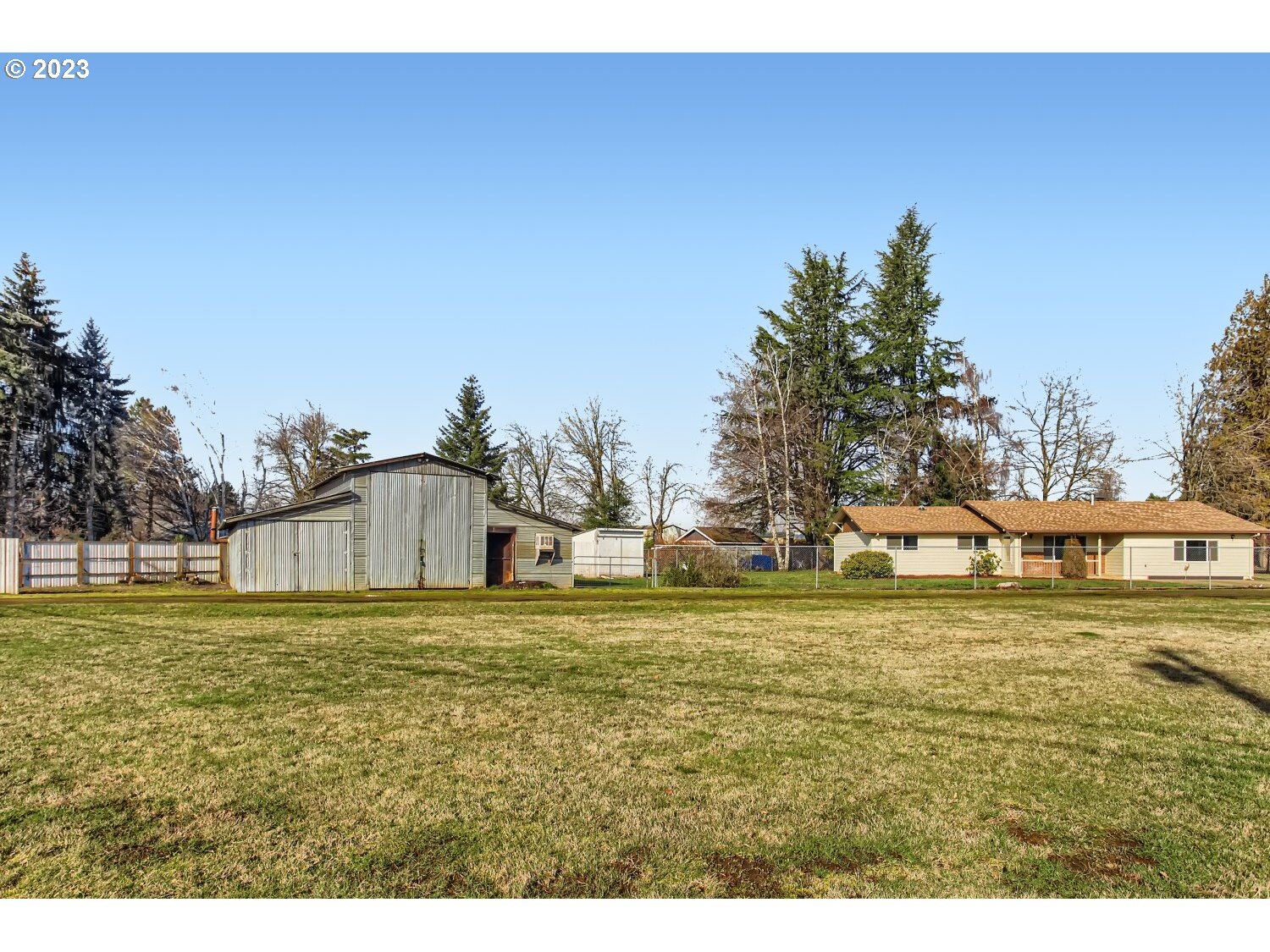 Property Photo: 17585 Landura Ct OR 97032