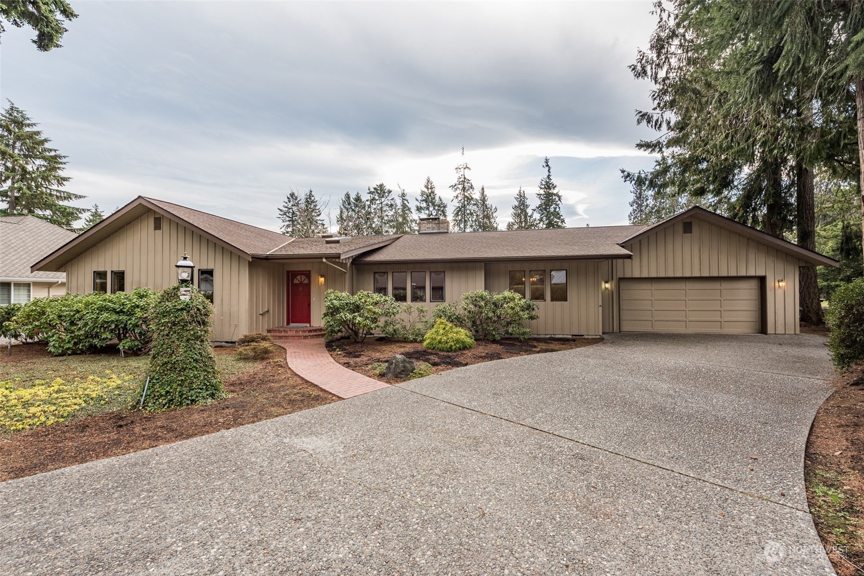 Property Photo:  141 Fairway Place  WA 98382 