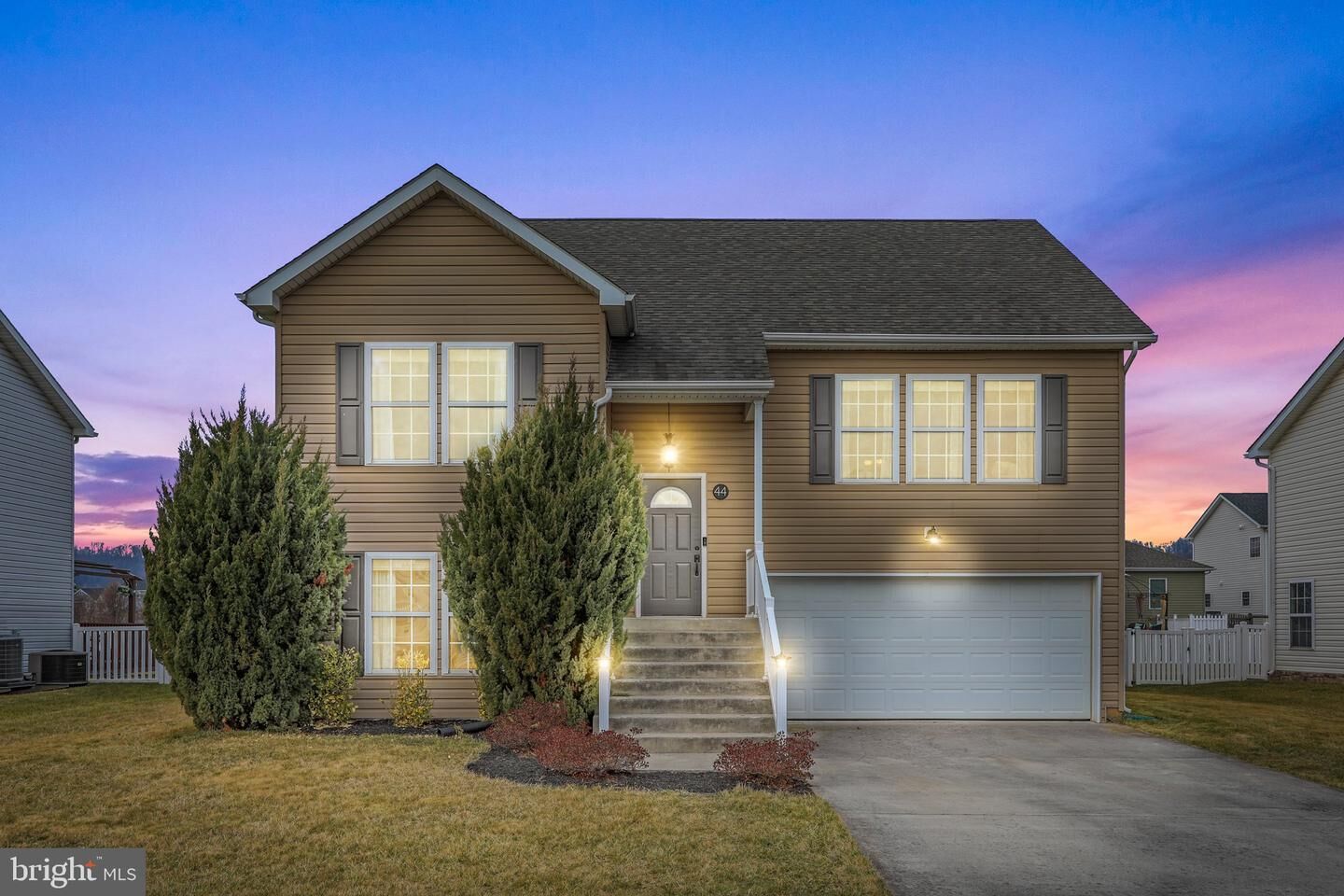 Property Photo:  44 Aylesbury Lane  WV 25403 