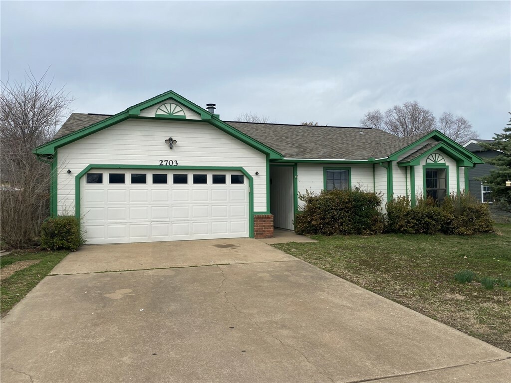 Property Photo:  2703 W Beech Street  AR 72756 