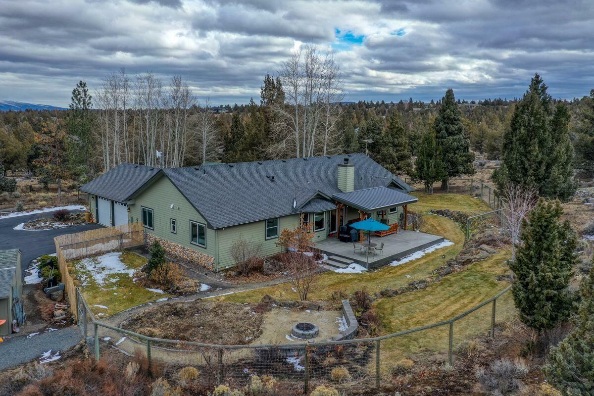 Property Photo: 60789 Blackfoot Trail OR 97702