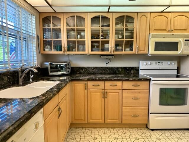 Property Photo:  2002 S Federal Highway H206  FL 33435 