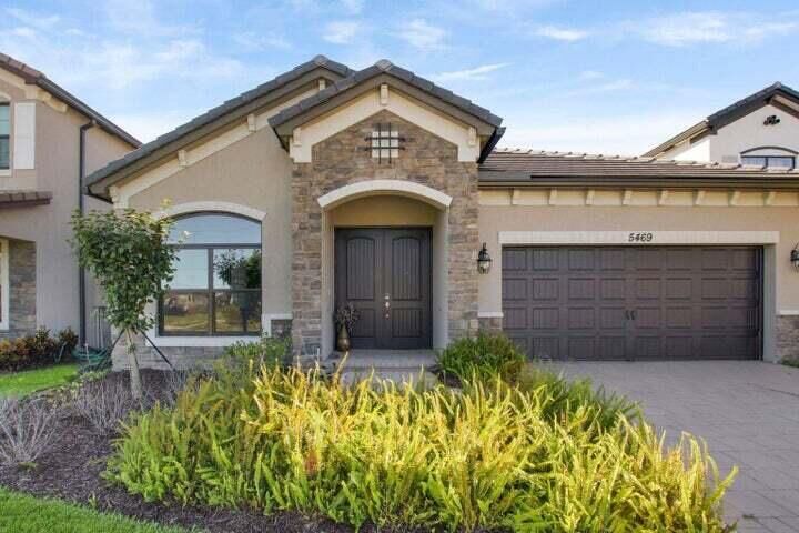 Property Photo:  5469 Sandbirch Way  FL 33463 