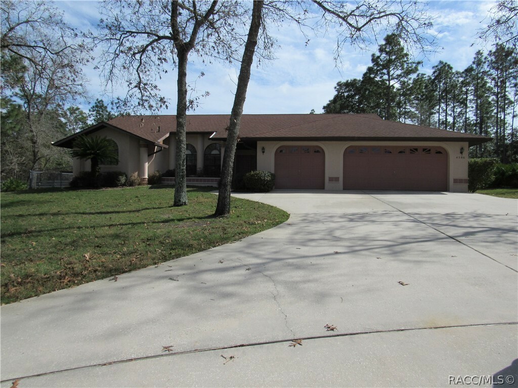 Property Photo:  4586 W Tomahawk Drive  FL 34465 