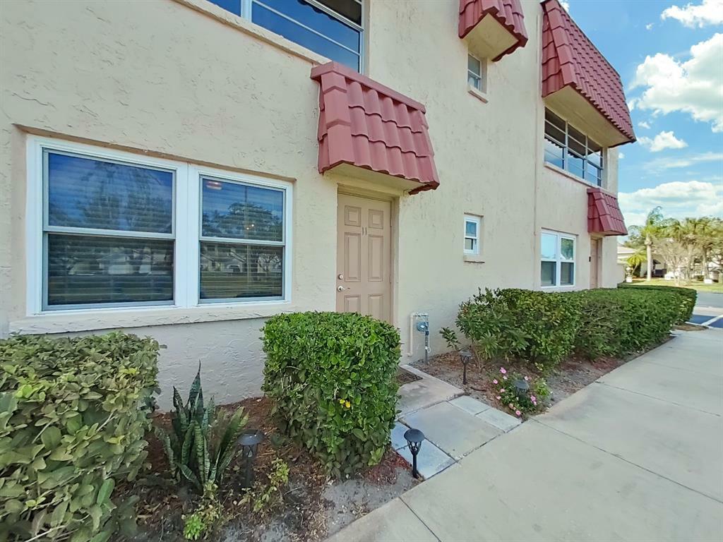 Property Photo: 10033 64th Avenue N 11 FL 33708