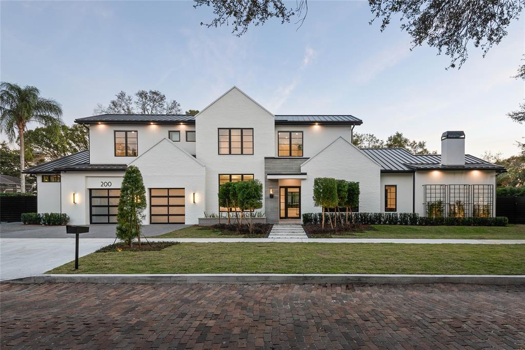 Property Photo: 200 Oakwood Way FL 32789