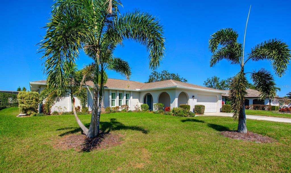 Property Photo: 1004 Deer Run FL 34293