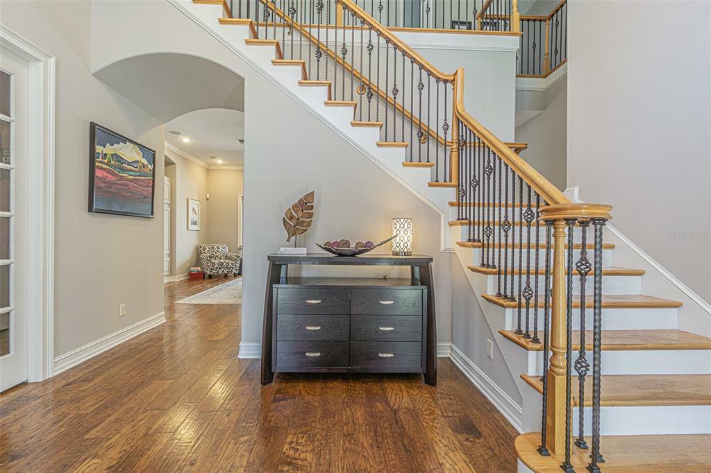 Property Photo: 686 Richmond Close FL 34688