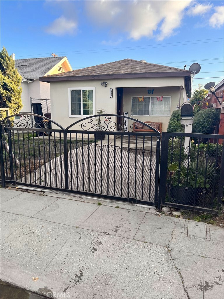 Property Photo:  444 W Spruce Street  CA 90220 