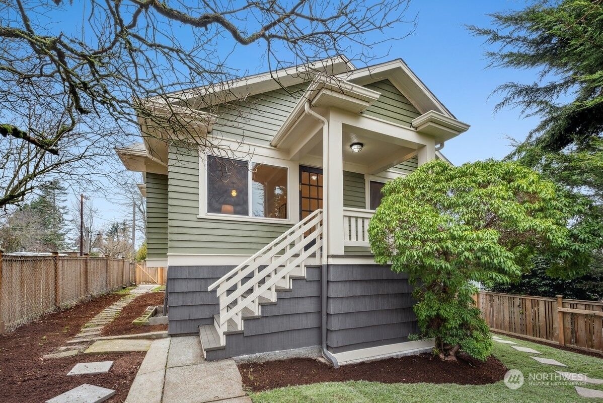 Property Photo: 900 N 103rd Street WA 98133