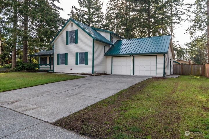 Property Photo: 1531 SW Periwinkle Lane WA 98277