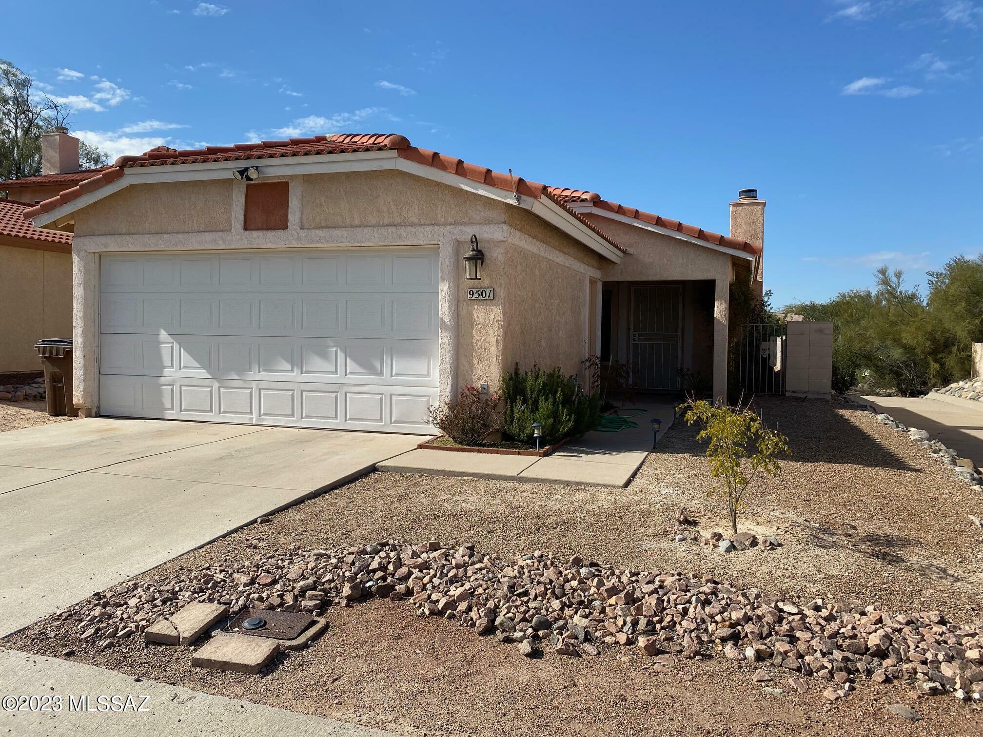 Property Photo: 9501 N Albatross Drive AZ 85742