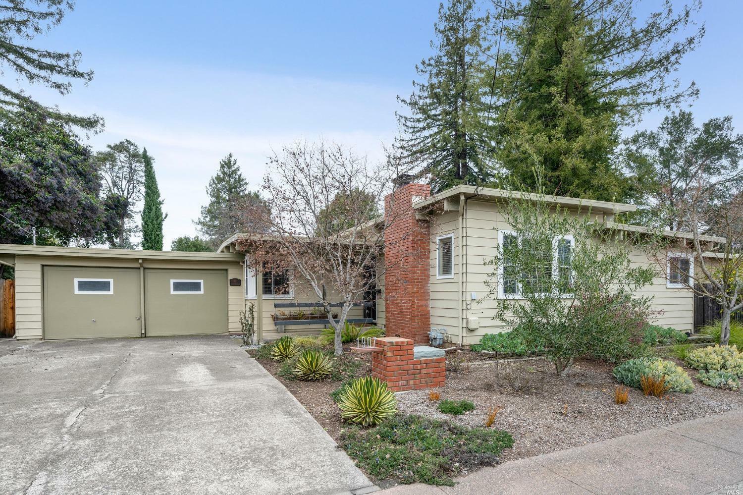 Property Photo:  1907 Diamond Court  CA 95404 