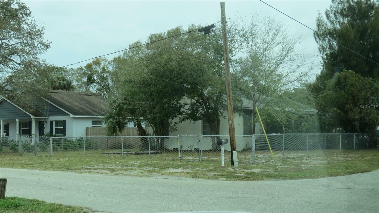Property Photo: 3301 W Paul Avenue FL 33611