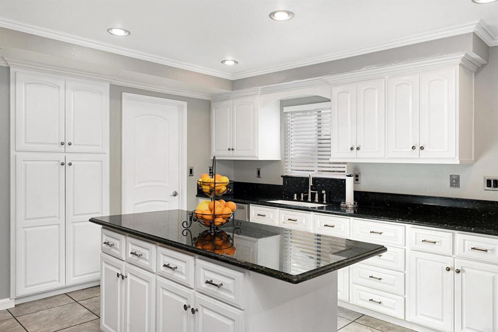 Property Photo: 1373 N Topsail Ave CA 92324