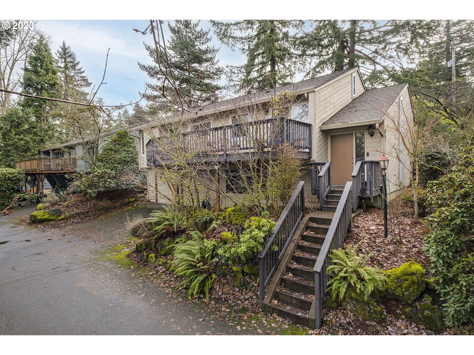 Property Photo:  10027 SW Quail Post Rd  OR 97219 