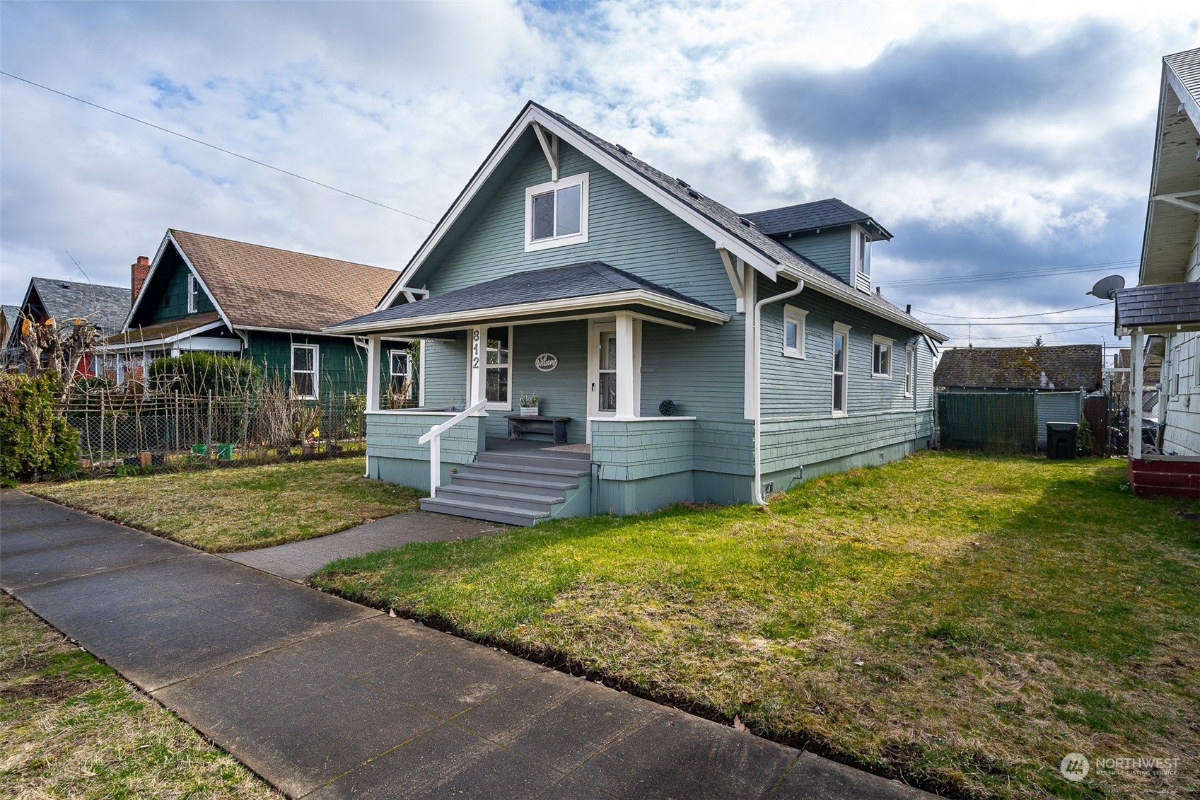 Property Photo:  812 W Pine Street  WA 98531 