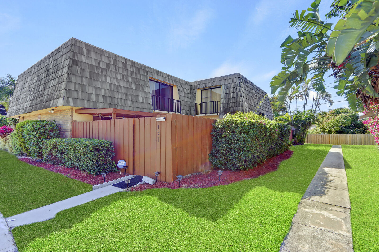 Property Photo: 1001 Springdale Circle FL 33461