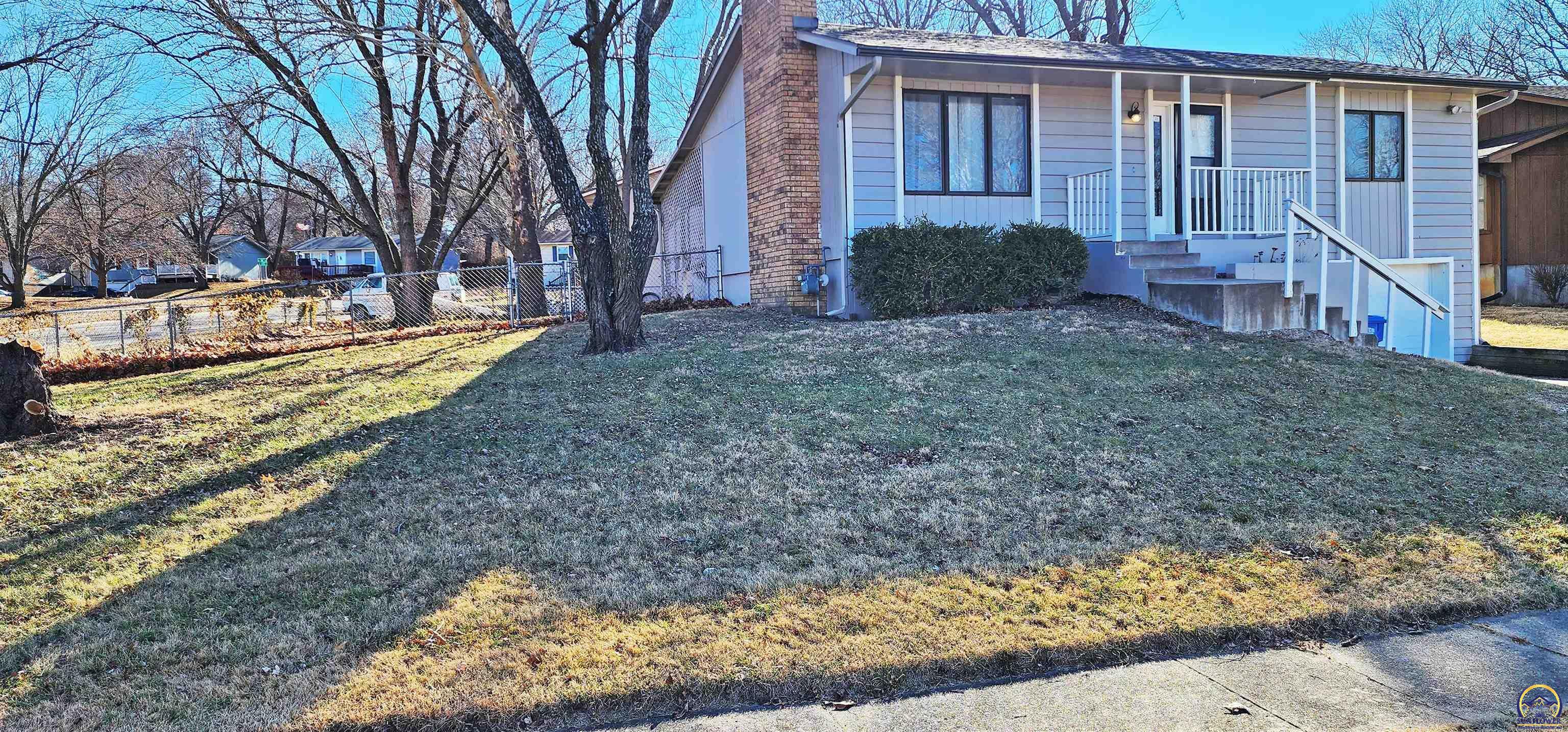 Property Photo:  2155 SE 35th St  KS 66605 