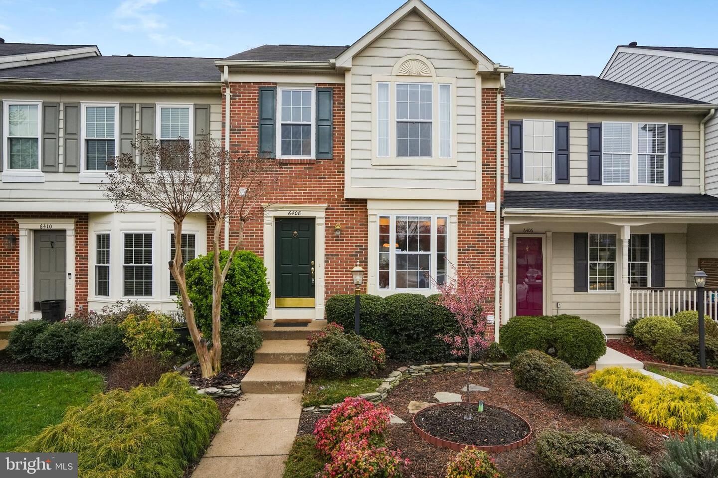 Property Photo: 6408 Castlefin Way VA 22315