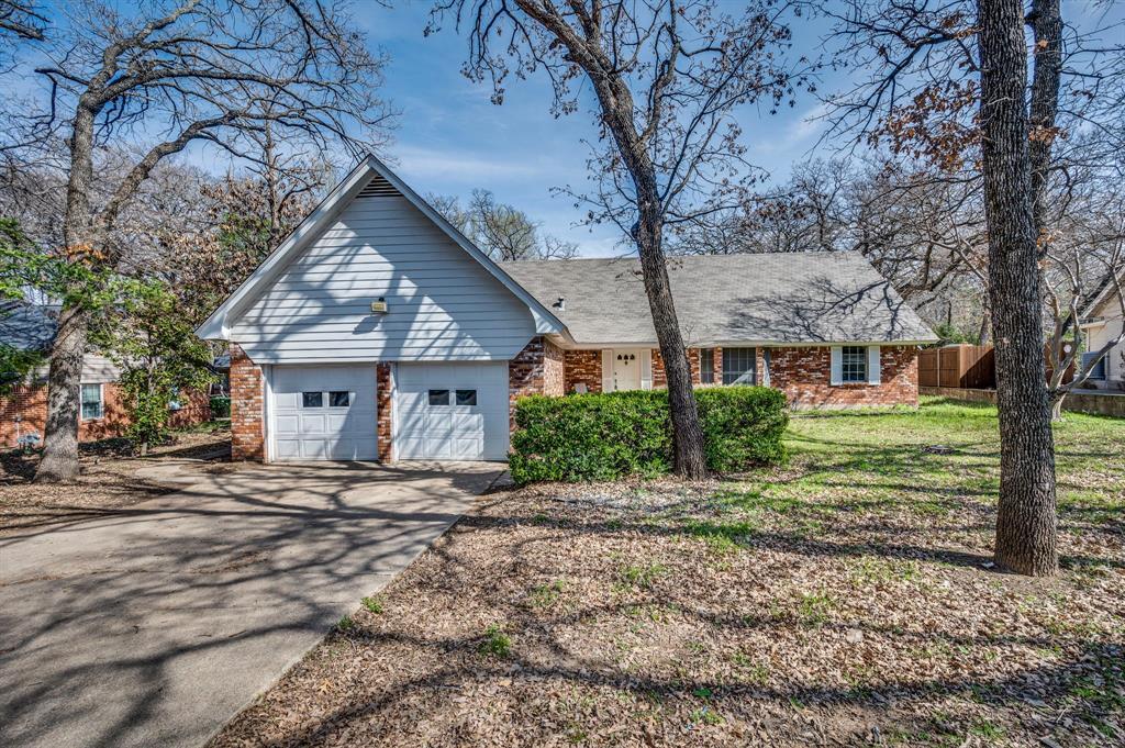 Property Photo: 905 N Bowen Road TX 76012