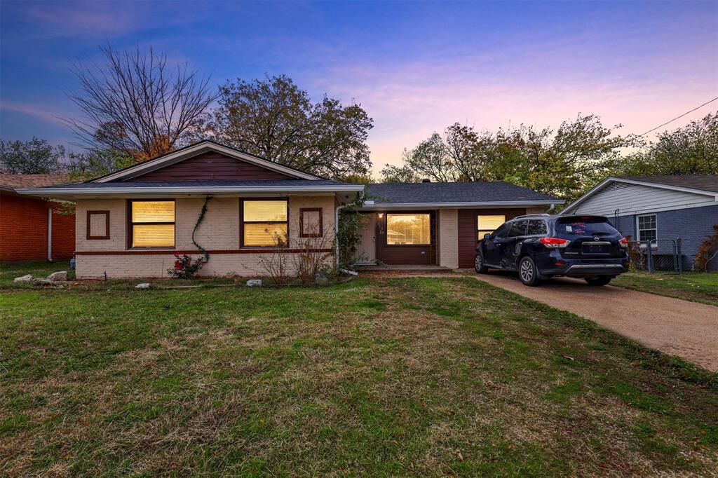 Property Photo:  1706 Glen Key Street  TX 75051 
