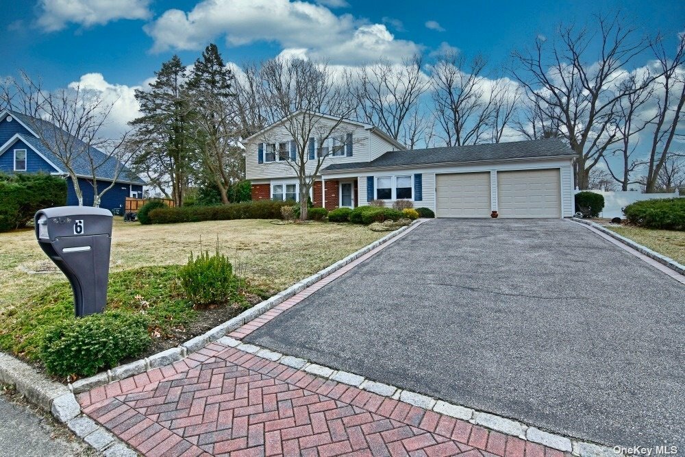 Property Photo:  6 Tyburn Lane  NY 11720 