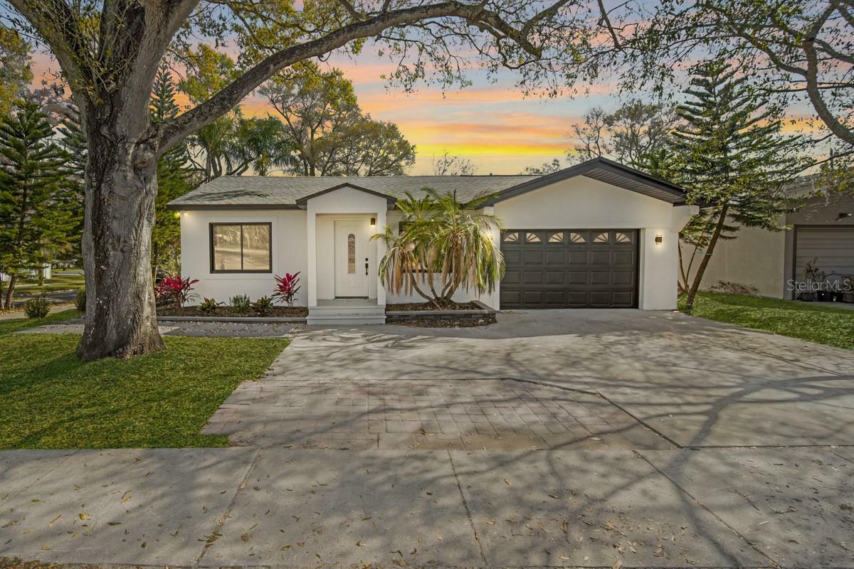 Property Photo: 4969 16th Street N FL 33703