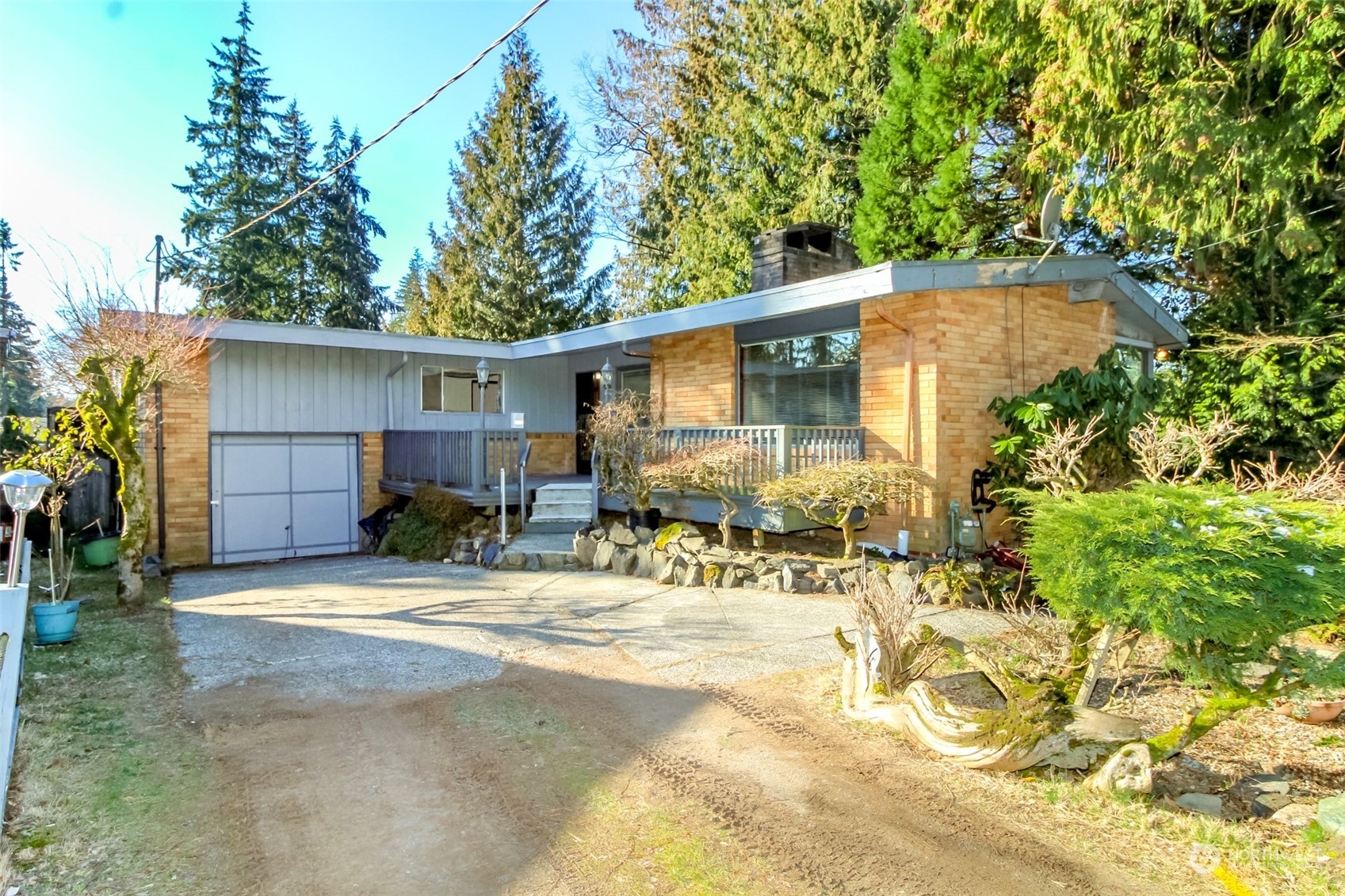 Property Photo:  5810 226th Place SW  WA 98043 