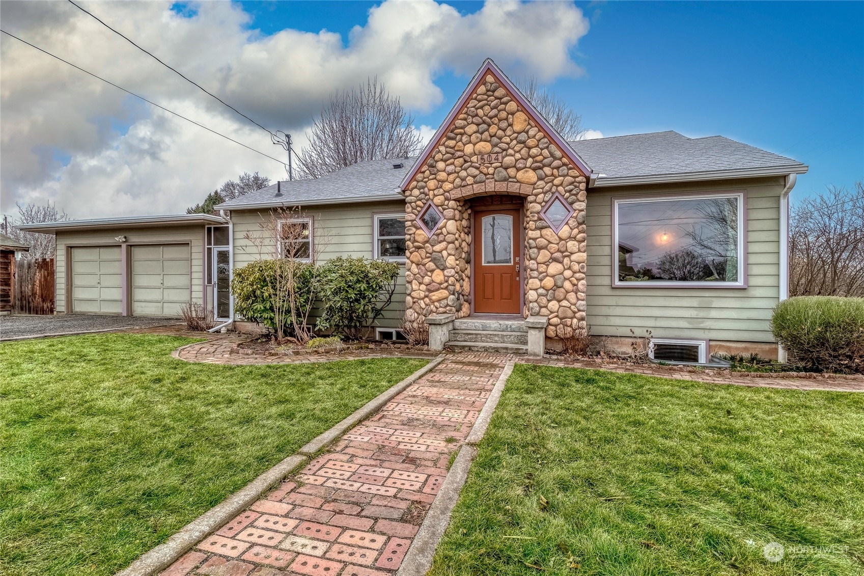 Property Photo:  504 Sturm Street  WA 99362 