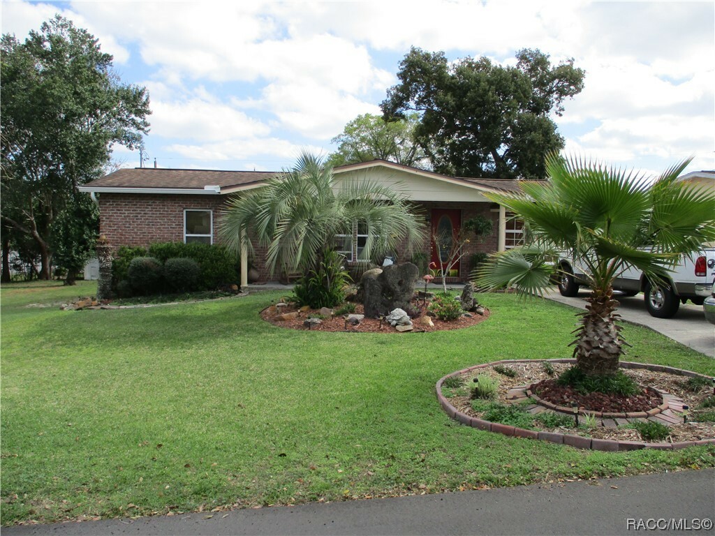 Property Photo:  5 N Davis Street  FL 34465 