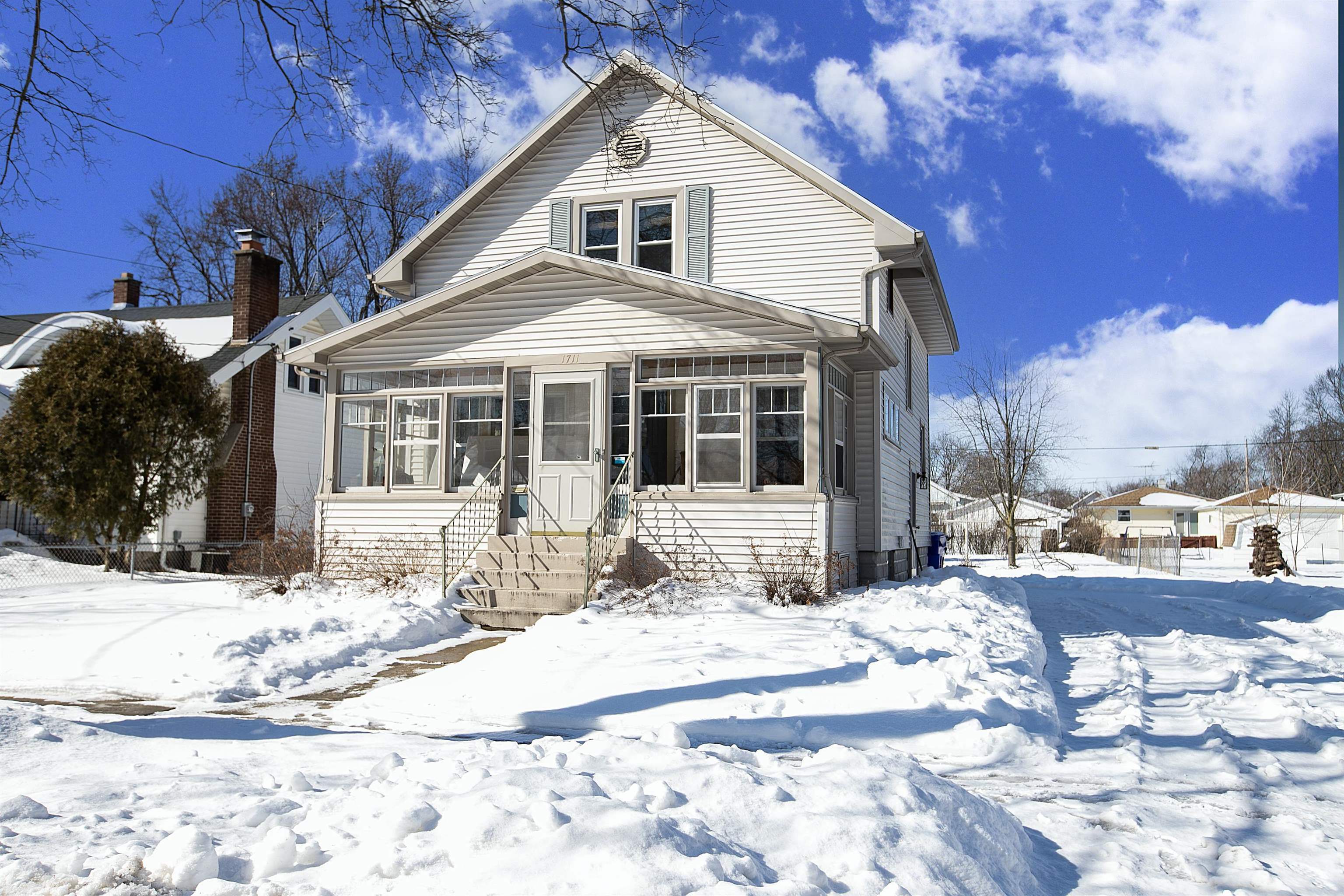 Property Photo:  1711 N Appleton Street  WI 54911 