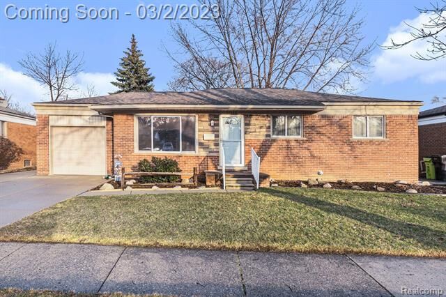 Property Photo: 32360 Kelly Road MI 48066