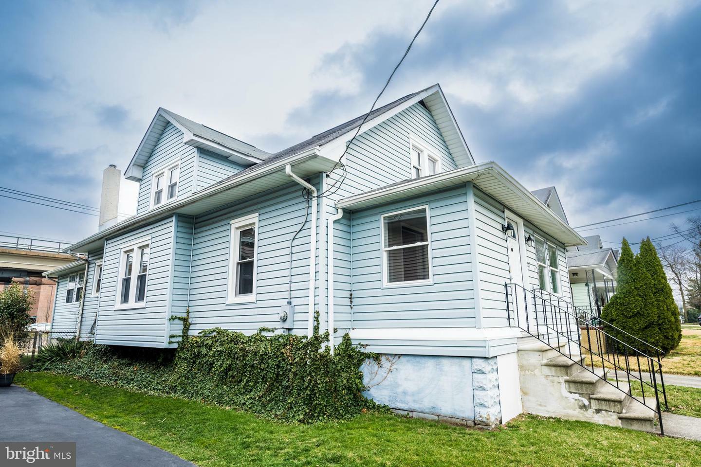 Property Photo:  211 Ardmore Avenue  NJ 08108 