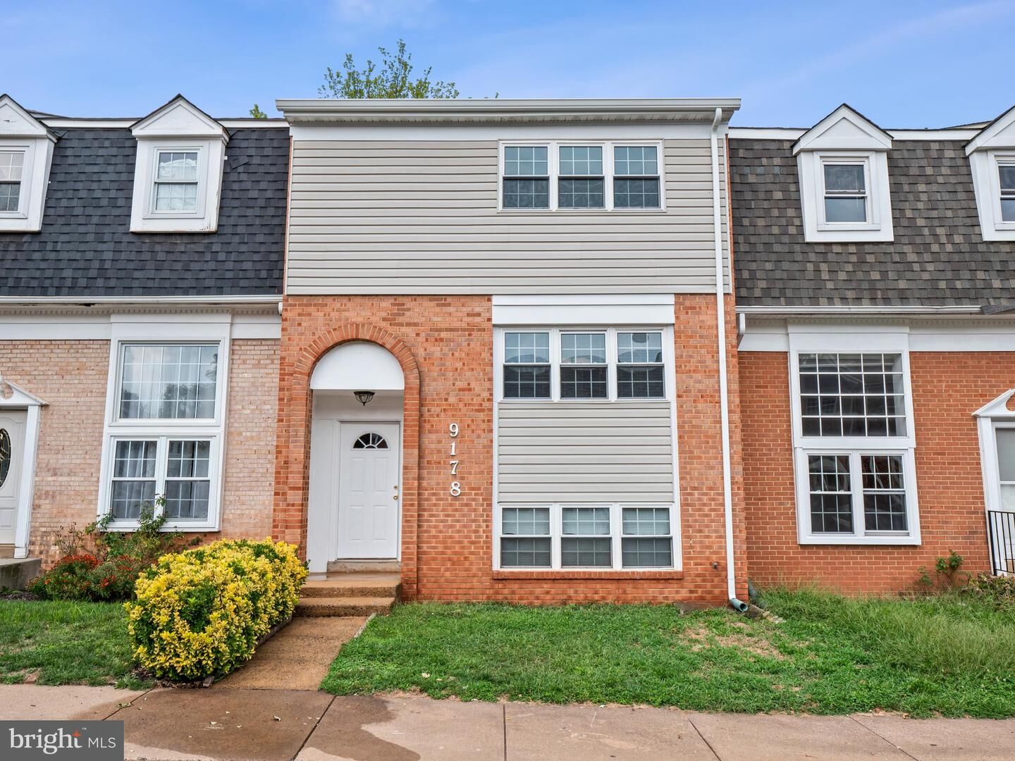 Property Photo:  9178 Laurelwood Court  VA 20110 